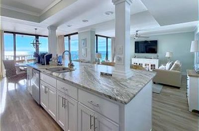 Pelican Walk 912